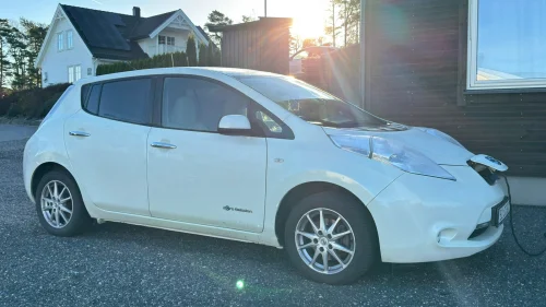 NISSAN LEAF