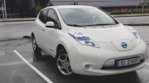 NISSAN LEAF