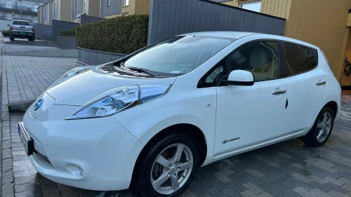 NISSAN LEAF