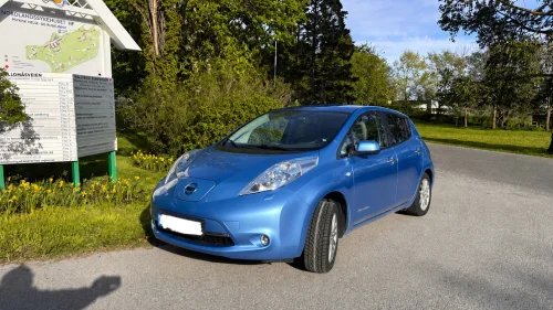 NISSAN LEAF