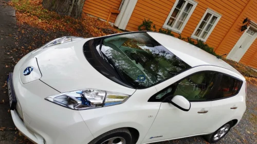 NISSAN LEAF