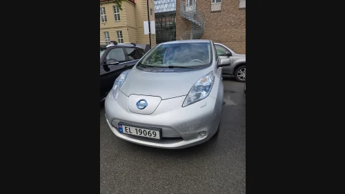 NISSAN LEAF