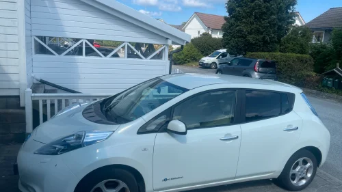 NISSAN LEAF
