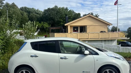 NISSAN LEAF