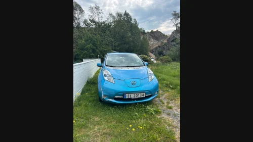 NISSAN LEAF