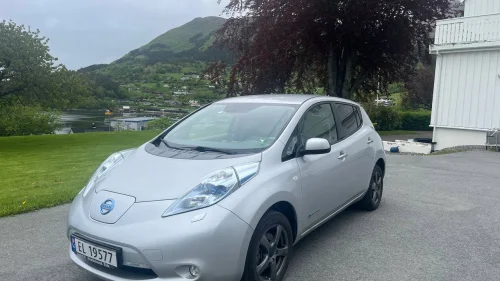 NISSAN LEAF