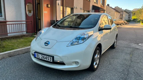 NISSAN LEAF