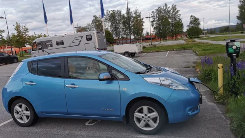 NISSAN LEAF