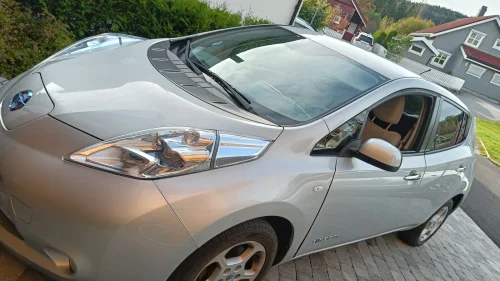 NISSAN LEAF