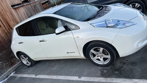 NISSAN LEAF
