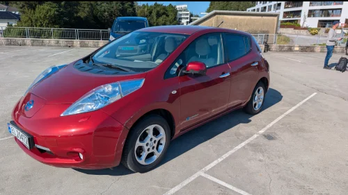 NISSAN LEAF