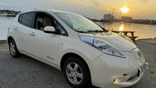 NISSAN LEAF
