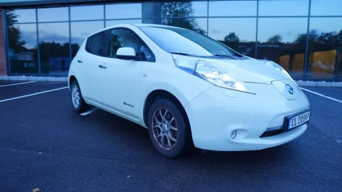 NISSAN LEAF