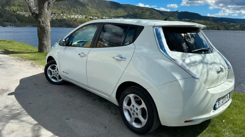 NISSAN LEAF