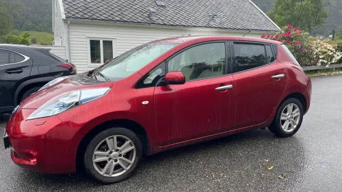 NISSAN LEAF