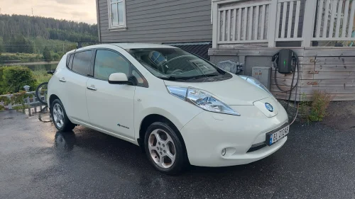NISSAN LEAF