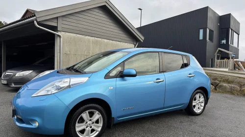 NISSAN LEAF