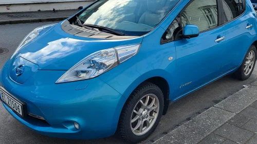 NISSAN LEAF