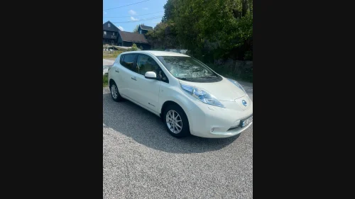 NISSAN LEAF Grei bil lite Rep-objekt