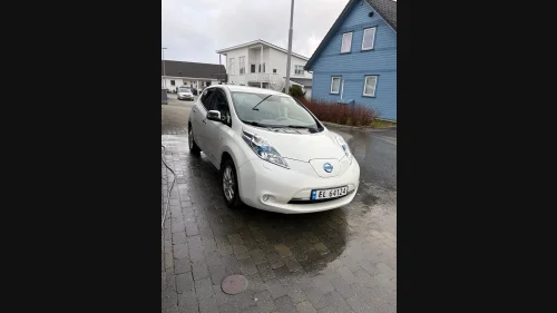 NISSAN LEAF