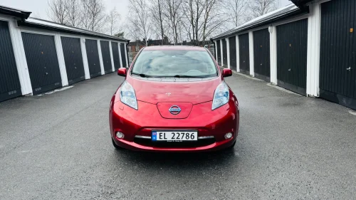 NISSAN LEAF