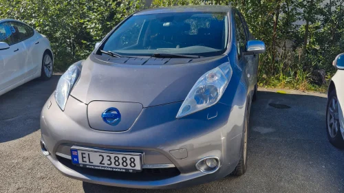 NISSAN LEAF