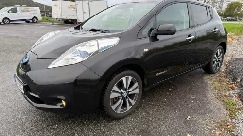 NISSAN LEAF Tekna med varmepumpe og 11 streker