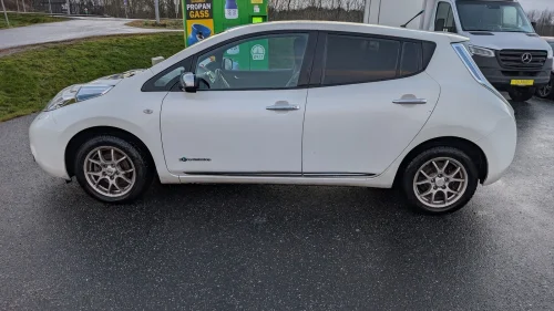 NISSAN LEAF