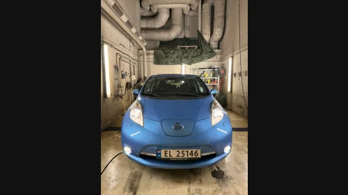 NISSAN LEAF