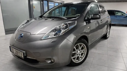 NISSAN LEAF EU 04.2027 // NAVI // R.KAM // CRUISE // SE BATT STATUS
