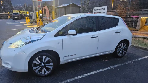 NISSAN LEAF Tekna