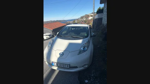 NISSAN LEAF