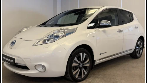 NISSAN LEAF LAV KM EU 09/2027 11/12 streker Keyless BT Skinn+