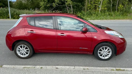 NISSAN LEAF