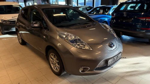 NISSAN LEAF Tekna/ skinn/ 11/12 streker/ Ryggekamera/ S+Vinterdekk