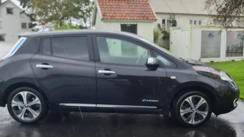 NISSAN LEAF Tekna