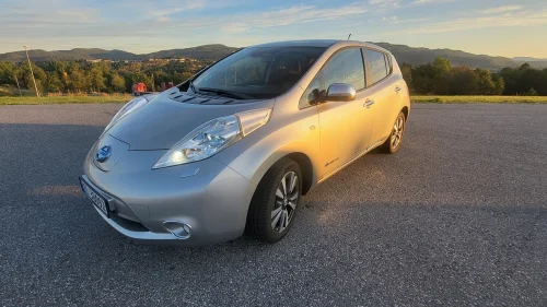 NISSAN LEAF Tekna