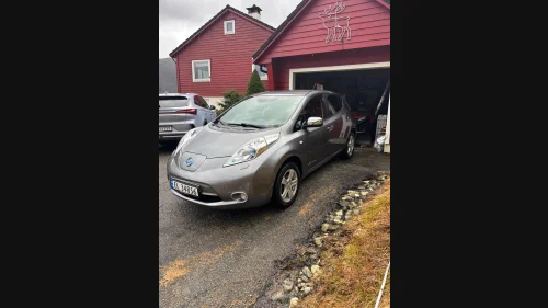 NISSAN LEAF