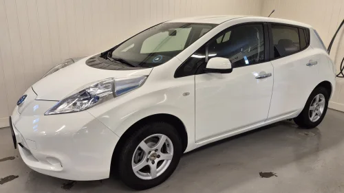 NISSAN LEAF Tekna/Skinn/BOSE/Solcelle/Kamera/NAVI/Servicer +