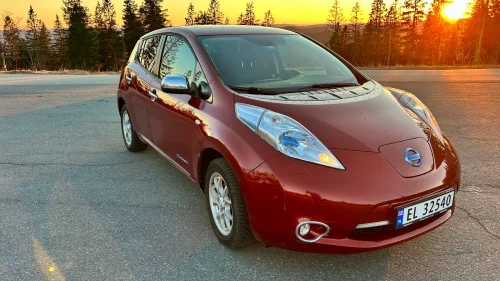 NISSAN LEAF