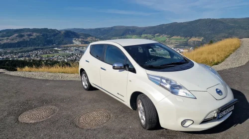 NISSAN LEAF
