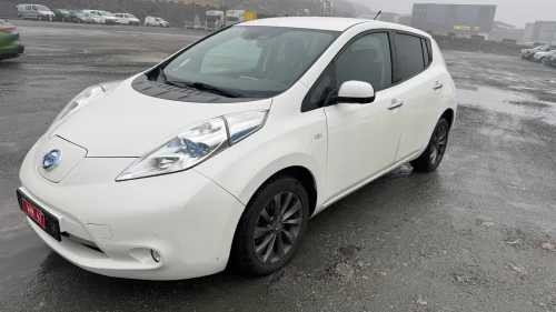 NISSAN LEAF Tekna, Outlet