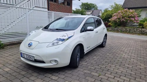 NISSAN LEAF Tekna,Topp utgave, Navi, 360 kamera, Skinnseter,krom++