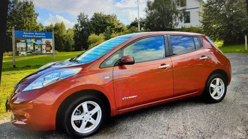 NISSAN LEAF EU Nov 2027 - 11/12 streker - Nesten nye v/s dekk