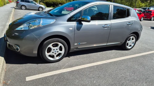 NISSAN LEAF