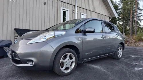 NISSAN LEAF