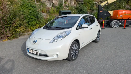 NISSAN LEAF AZE0