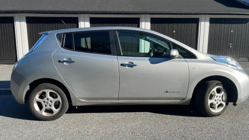 NISSAN LEAF