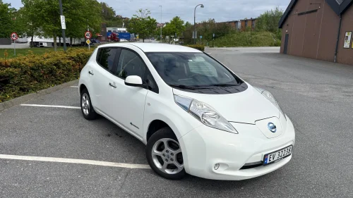 NISSAN LEAF