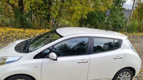 NISSAN LEAF